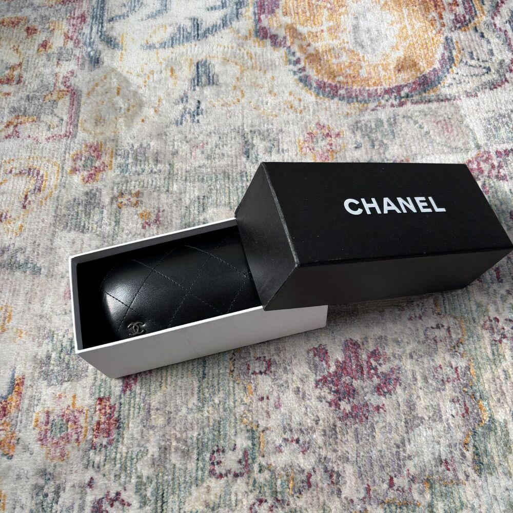 Chanel - Picture 11 of 11